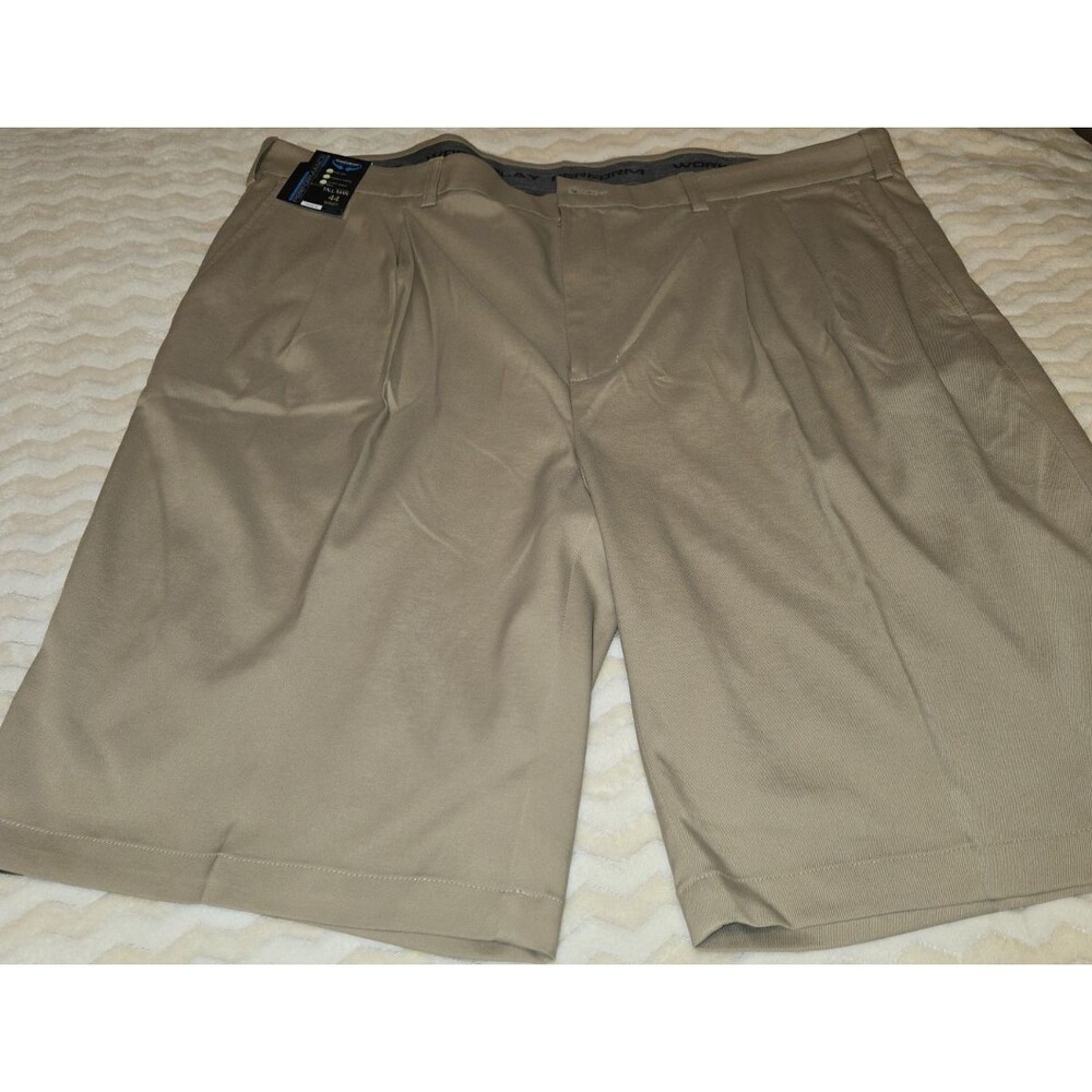 Roundtree & Yorke Performance Beige Pleated Chino Shorts Golf Work 1 PR 44T Men
